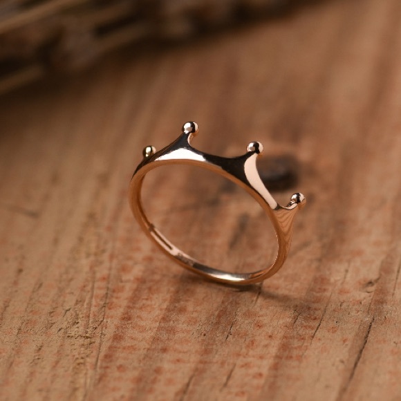 “Your Majesty” Royal Queen Minimalist Crown Ring - Picture 5 of 9